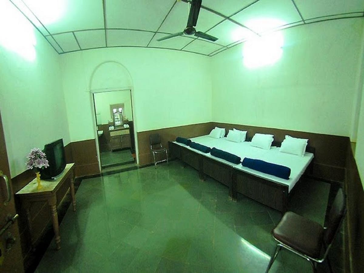 Cecil Hotel Matheran Exterior photo