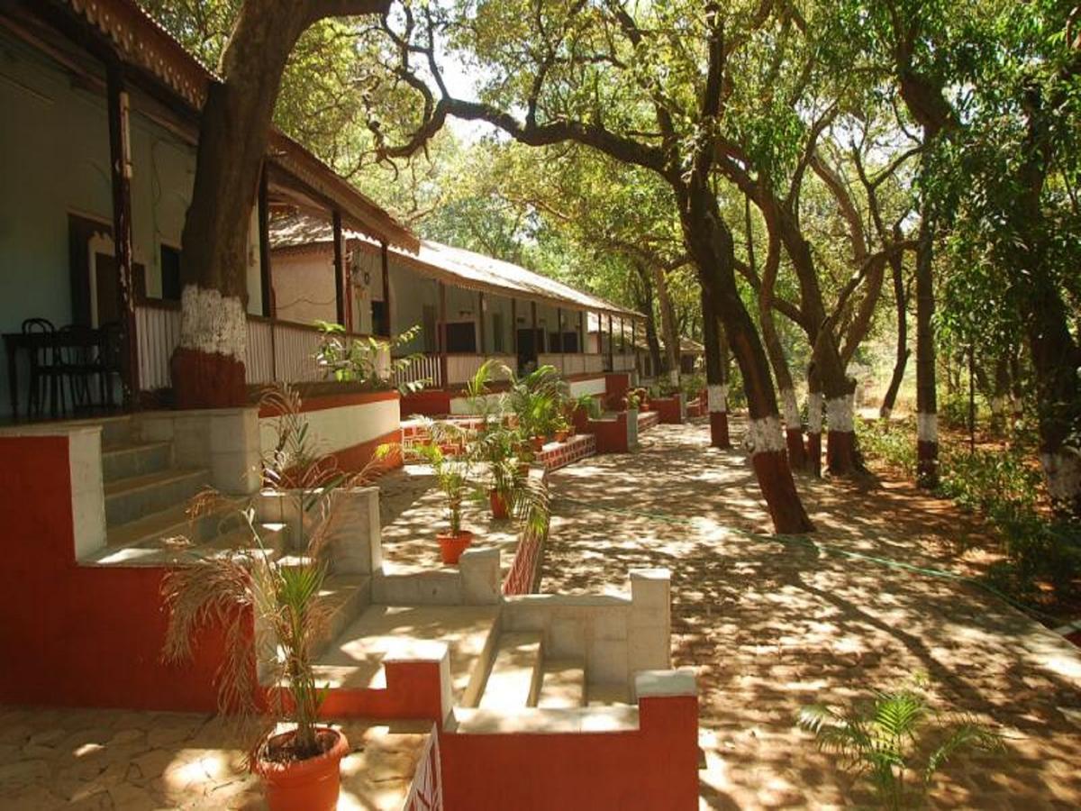 Cecil Hotel Matheran Exterior photo